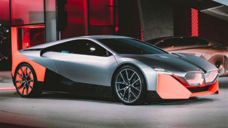 شاهد بي إم دبليو i8M 2030 المستقبلية بخطوط انسيابية مذهلة
