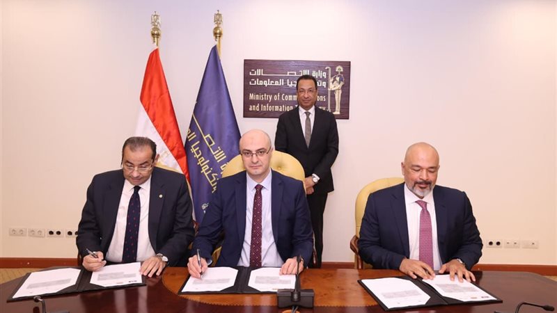 وزير الاتصالات يشهد توقيع اتفاقيات استراتيجية لتعزيز خدمات ا