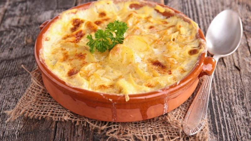 طاجن البطاطس بالتونة وجبن الشيدر