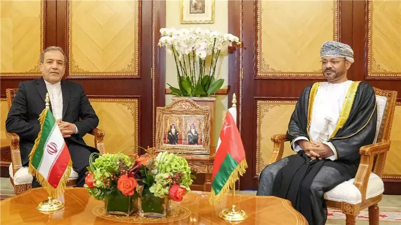 وزير الخارجية الإيراني عباس عراقجي ناقش مع نظيره العُماني 
