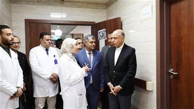 استعدادًا للتأمين الصحي الشامل.. محافظ المنيا يتفقد مستشفى ديرمواس ووحدة تل العمارنة