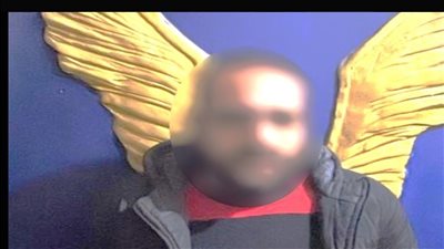 فيديو سلاح أبيض أسفل عقار بالقطامية.. كشف الحقيقة وضبط المتهم