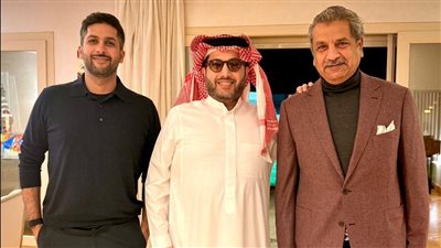 تركي آل الشيخ يزور مدير mbc مصر في منزله لتعزيز التعاون بينهم