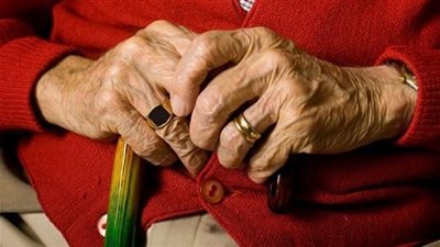 مقتل سيدة مسنة بدافع السرقة في قرية برطباط بالمنيا.. وضبط المتهم
