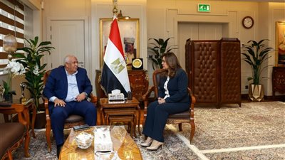 وزيرة التنمية المحلية تتابع مع محافظ مطروح عدداً من الملفات الخدمية و تنفيذ المشروعات التنموية بالمحافظة