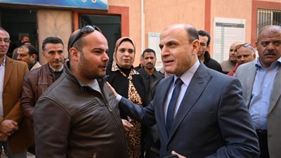 محافظ الغربية يتفقد تكنولوجي السنطة ويوجه بحل شكاوى المواطنين فورًا ميدانيًا