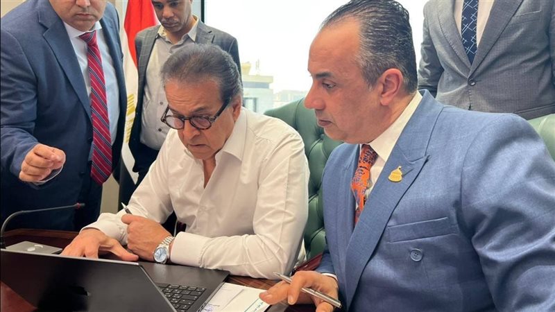 النائب محمد الشويخ يلتقي وزير الصحة لمتابعة تطوير الخدمات 