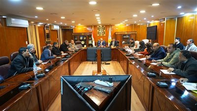 محافظ أسيوط يرأس اجتماعًا موسعًا لمتابعة ملف تقنين أراضي أملاك الدولة