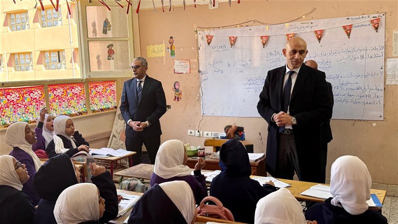 جانب من زيارة وزير التعليم 