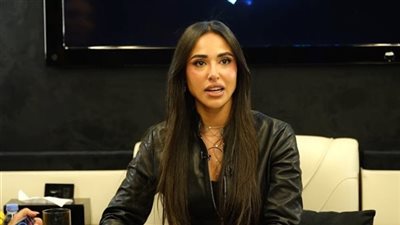 آية سماحة ترفض الاعتذار للصحفيين قبل أن تتراجع على الهواء