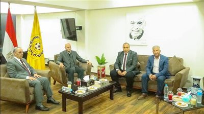 محافظ الإسماعيلية يدعم الدراويش قبل مواجهة المصري البورسعيدي