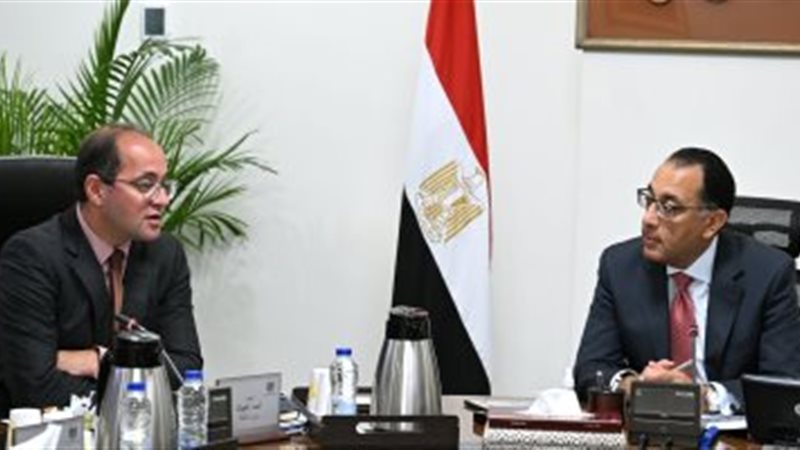 رئيس مجلس الوزراء مع وزير المالية
