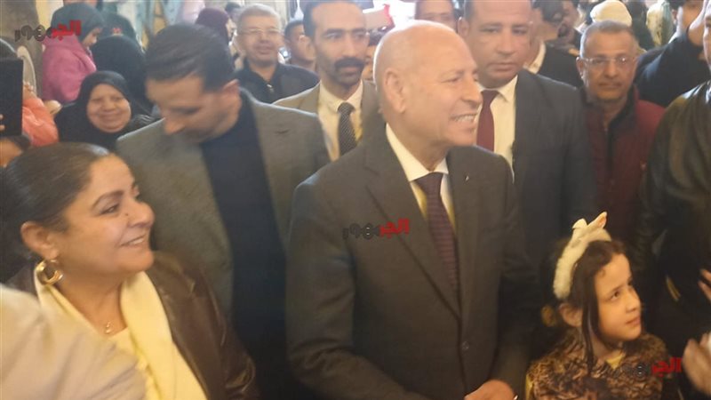 جانب من جولة المحافظ 