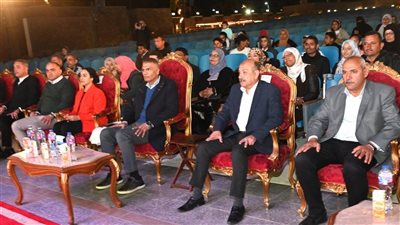 محافظ جنوب سيناء يشهد فعاليات «ليالي رمضان » بطور سيناء ويكرّم فرقة الفنون الشعبية