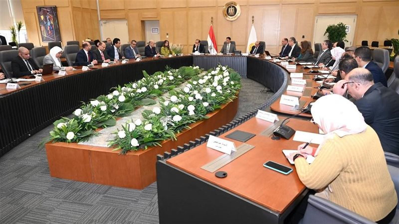 اجتماع وزراء الصناعة والاستثمار والمالية