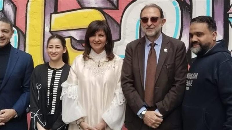 السفيرة نبيلة مكرم