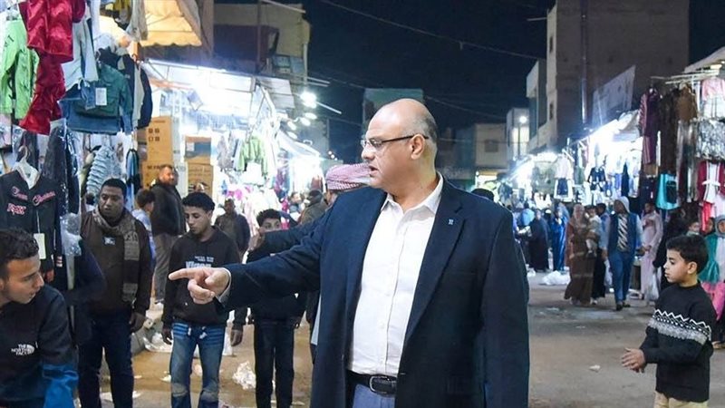 جانب من جولة المحافظ 