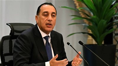 رئيس الوزراء يوضح موعد إلغاء زيادة البنزين الاستثنائية