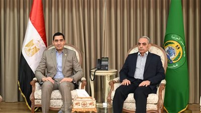 في مستهل جولته بالإسماعيلية.. وزير الشباب والرياضة يلتقي المحافظ