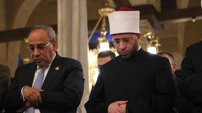 وزير الأوقاف أثناء صلاة التراويح