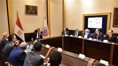 الصحة تبحث إدخال الروبوتات الجراحية والذكاء الاصطناعي في جراحات العظام