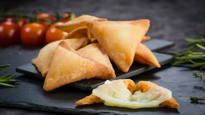 سمبوسة الجبن والذرة