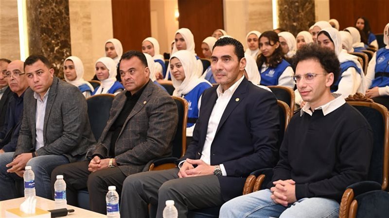 وزير الشباب والرياضية خلال جولته