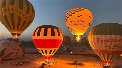 1750 سائحا يحلقون فوق آثار الأقصر.. 70 رحلة بالون ترسم لوحة ساحرة بسماء المدينة 