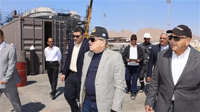 مصر تتجه للبحر..مشروع ضخم لتوطين صناعة القاطرات وسفن الصيد وفتح أسواق التصدير