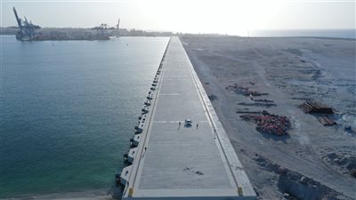 سفن عملاقة وحاويات بالملايين.. مشروع جديد يضع مصر في قلب التجارة الدولية