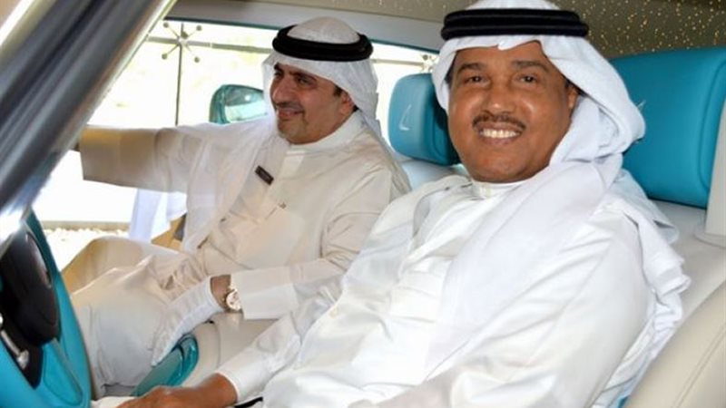 فنان العرب ومحرك الفخامة: سيارات محمد عبده التي يعشقها