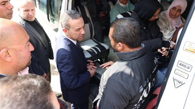 محافظ المنوفية يتفقد مواقف سيارات الأجرة للتأكد من الالتزام بالتعريفة الجديدة