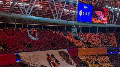 جماهير جالاتا سراي تبهر أوسيمين قبل مواجهة ليفربول.. واللاعب يرد بموقف مؤثر