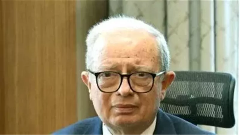 الدكتور حسين عيسى