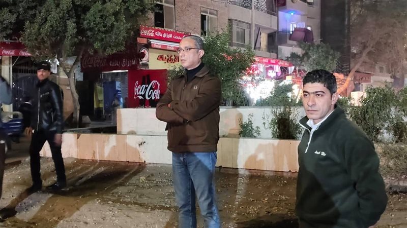 محافظ الجيزة خلال الجولة 