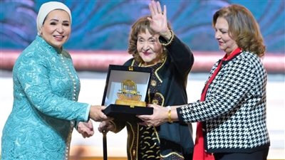 ليلى طاهر تعود بعد 12 عاما غياب.. تكريم قرينة الرئيس يعيدها للواجهة