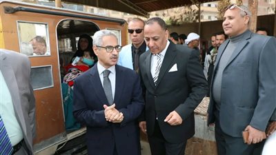 محافظ بني سويف يتابع انتظام الخدمات بمواقف السيارات ومحطات الوقود