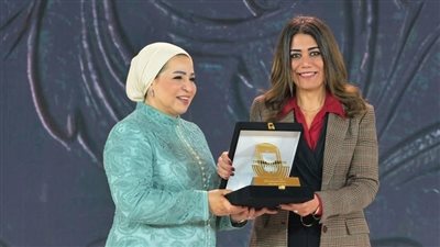 السيدة انتصار السيسي تكرم مي زين الدين تقديرا لدورها بدعم الرياضة البارالمبية