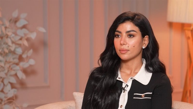 الفنانة كارولين عزمي 