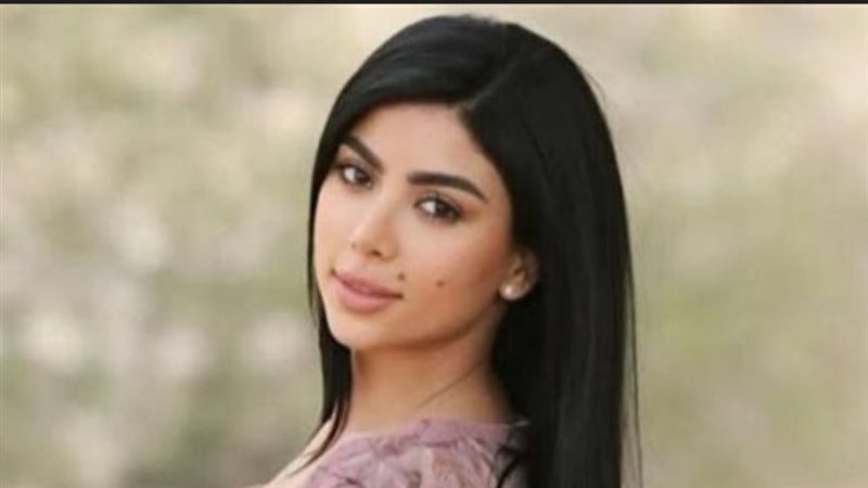 الفنانة كارولين عزمي