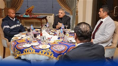 رئيس قناة السويس بإفطار العاملين: تطوير القطاع الجنوبي رفع الأمان الملاحي 28%