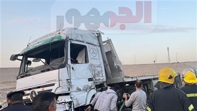 إصابة شخص في تصادم سيارة ملاكي مع نقل محملة بالكرتون بالطريق الأوسطي