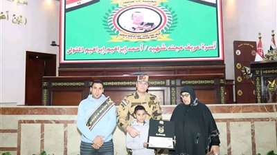 بمناسبة يوم الشهيد والمحارب القديم.. قيادة قوات الصاعقة تنظم احتفالية لعدد من أسر الشهداء