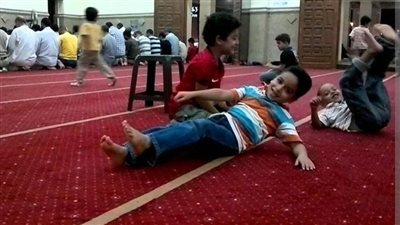 هل يجوز اصطحاب الأطفال إلى صلاة الجمعة؟.. الإفتاء توضح الحكم الشرعي
