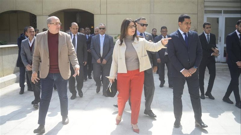 وزيرة الثقافة