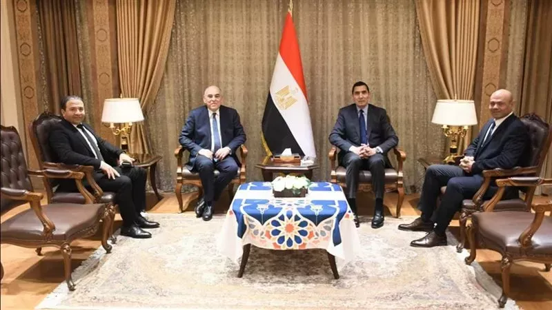 وزير الشباب والرياضة يستقبل مجلس إدارة نادي الصيد