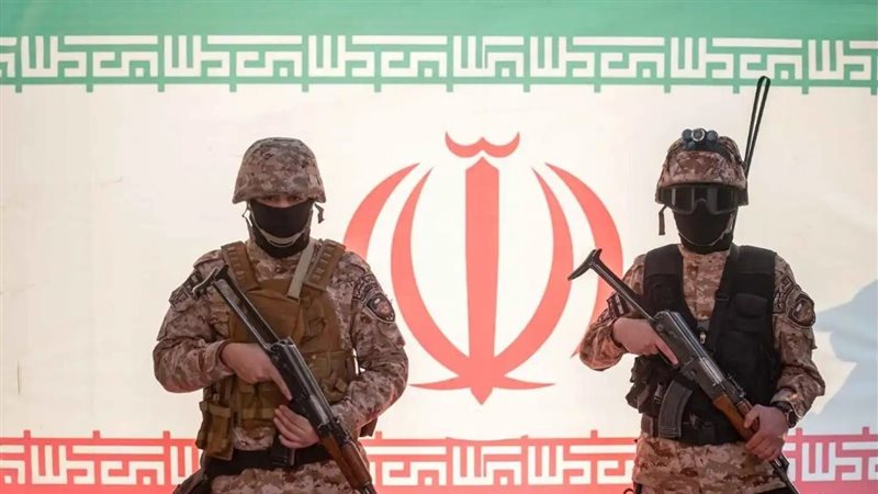 مقاتلان من الحرس الثوري الإيراني