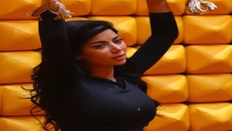 كارولين عزمي