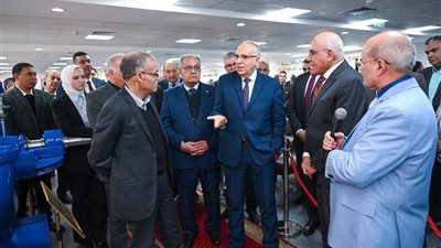 رئيس «العربية للتصنيع» ووزير الري يتفقدان مركز التصنيع الرقمي بمصنع المحركات