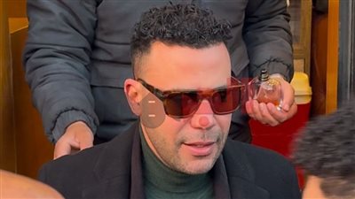 على طريقة والده.. محمد إمام يحتفل بانتهاء تصوير مسلسل الكينج | خاص